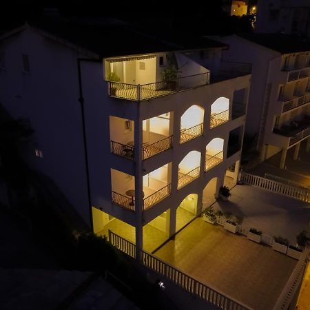 Apartments Larus Baska Voda Bagian luar foto