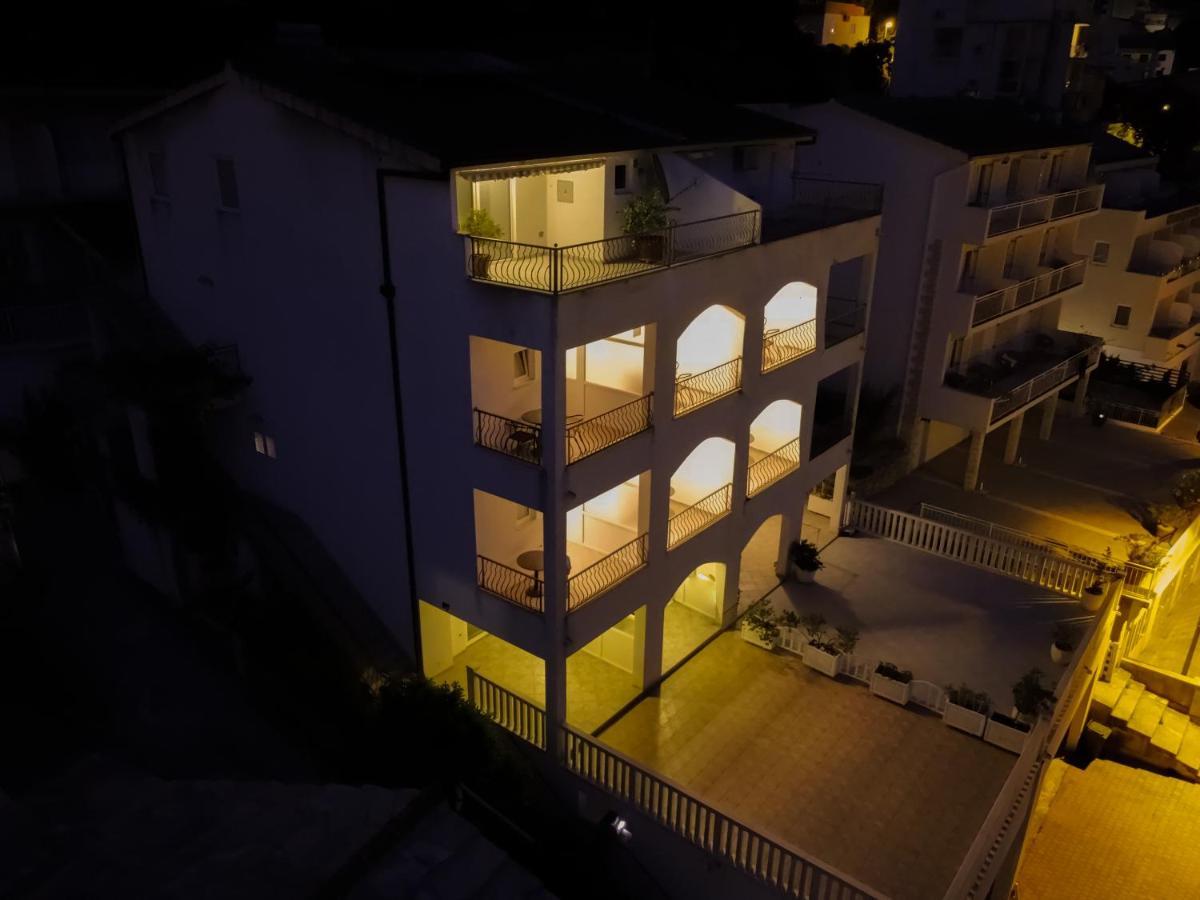 Apartments Larus Baska Voda Bagian luar foto